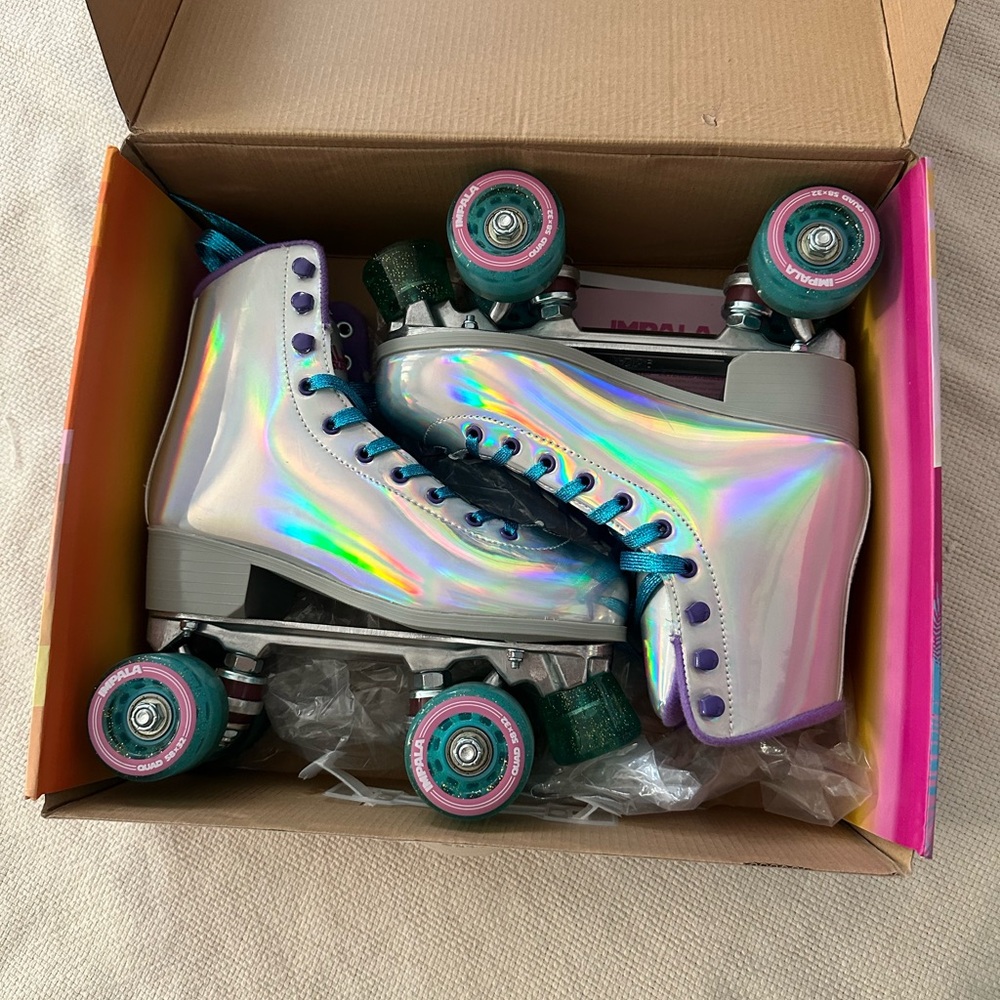 BNIB! Impala Holographic Roller Skates - size 7 - Picture 8 of 14